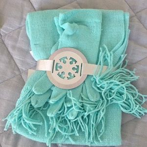 Scarf and mittens set